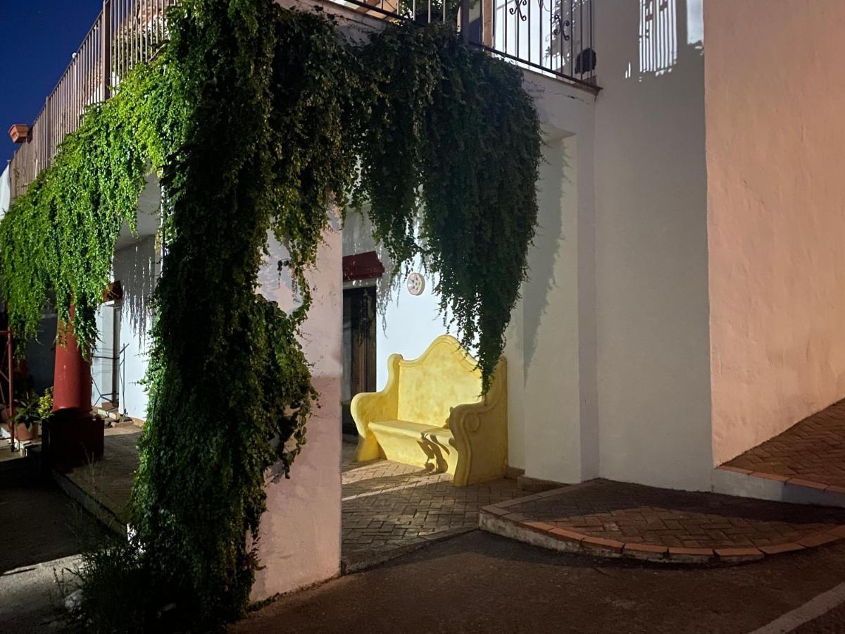 Apartamentos Turisticos - Hostal Los Alisos Aliseda Eksteriør bilde