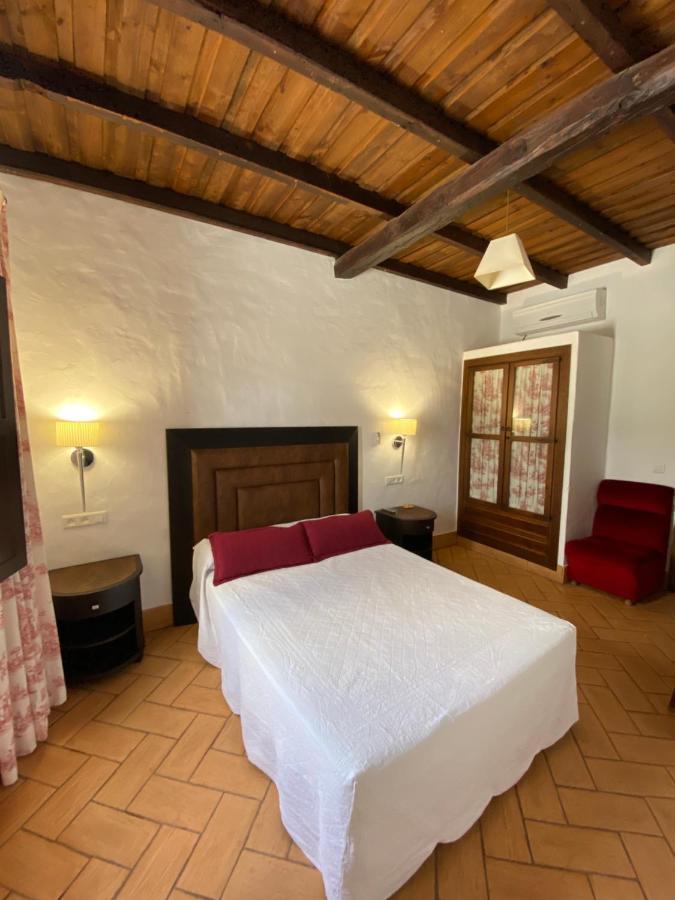 Apartamentos Turisticos - Hostal Los Alisos Aliseda Eksteriør bilde