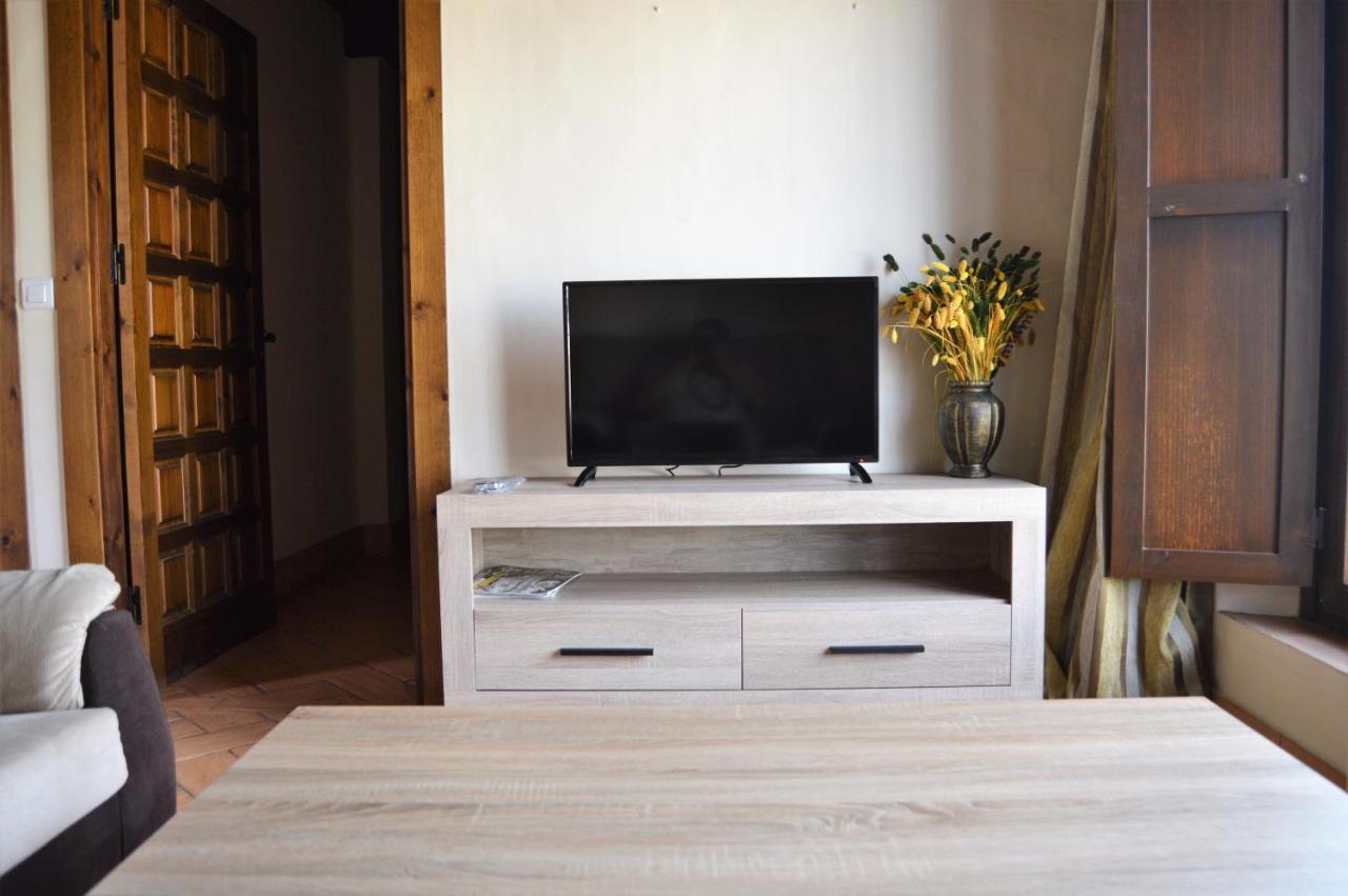 Apartamentos Turisticos - Hostal Los Alisos Aliseda Eksteriør bilde