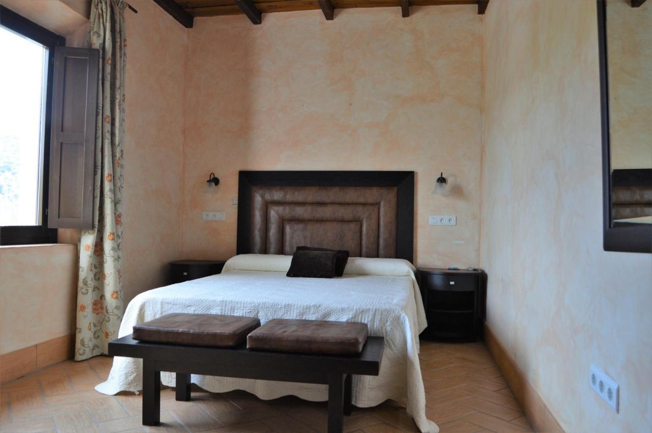 Apartamentos Turisticos - Hostal Los Alisos Aliseda Eksteriør bilde