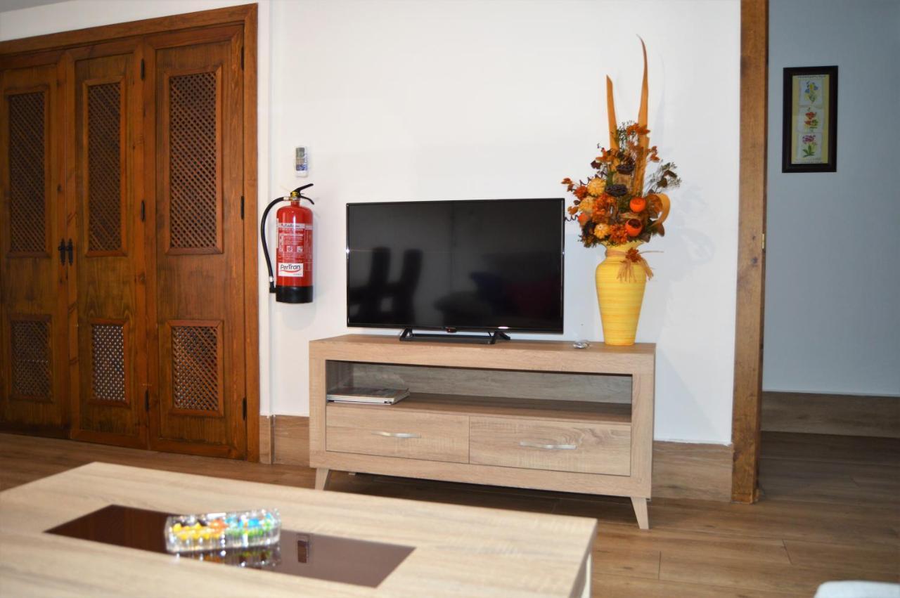 Apartamentos Turisticos - Hostal Los Alisos Aliseda Eksteriør bilde