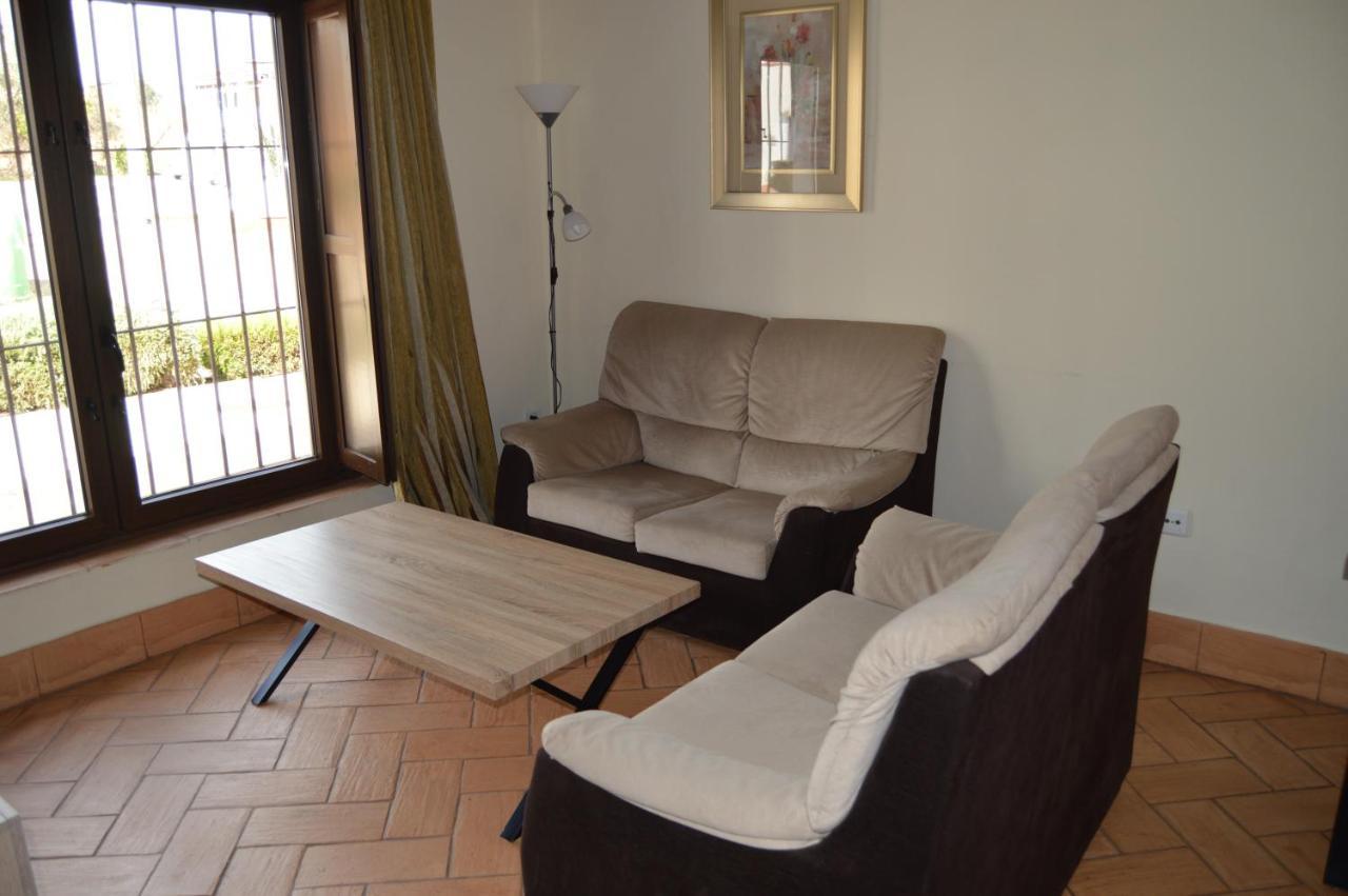 Apartamentos Turisticos - Hostal Los Alisos Aliseda Eksteriør bilde