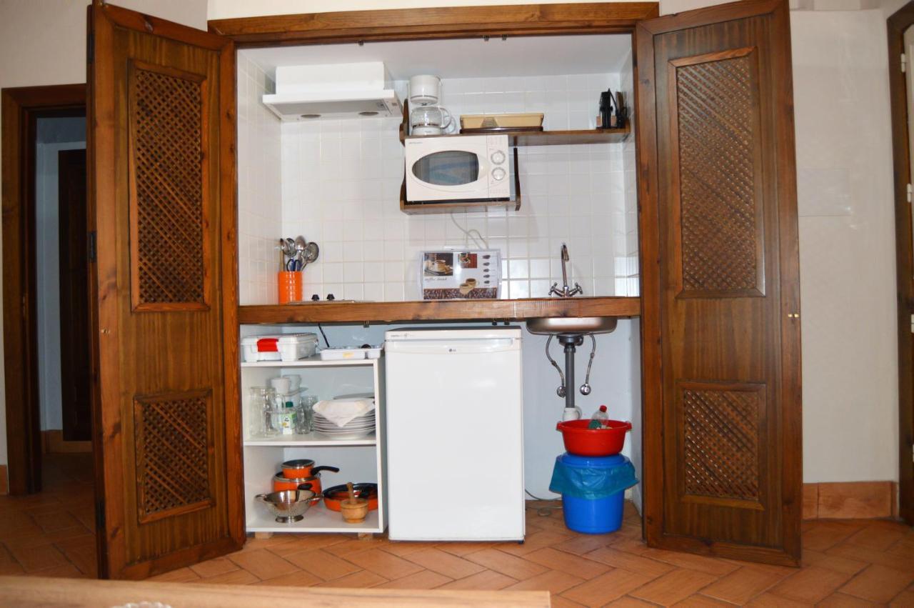 Apartamentos Turisticos - Hostal Los Alisos Aliseda Eksteriør bilde