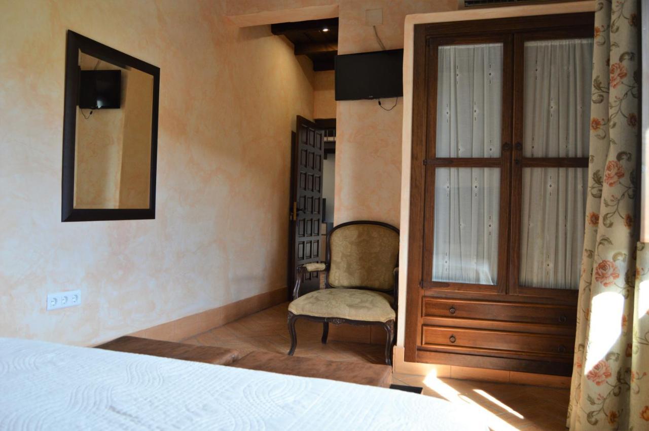 Apartamentos Turisticos - Hostal Los Alisos Aliseda Eksteriør bilde