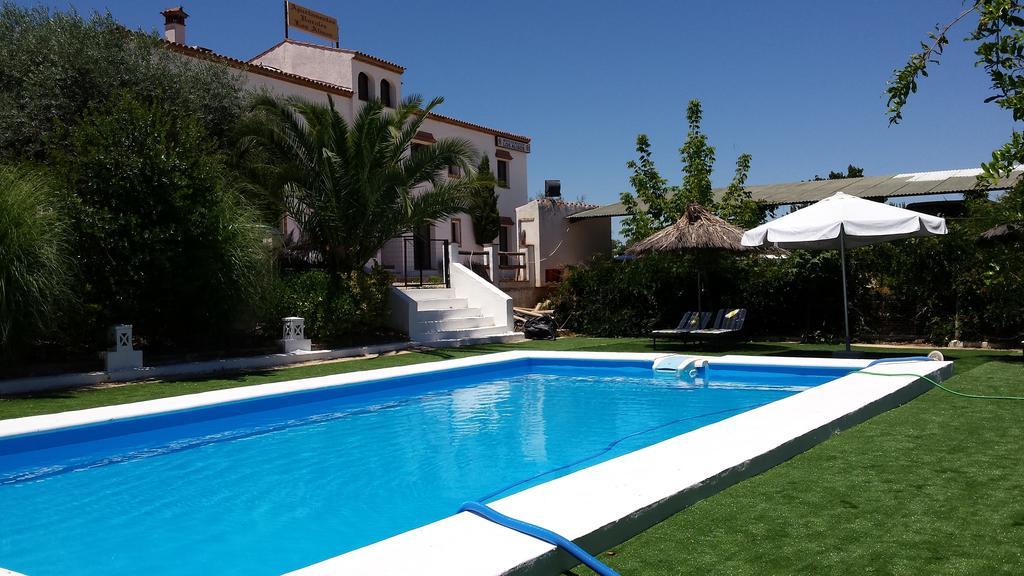 Apartamentos Turisticos - Hostal Los Alisos Aliseda Eksteriør bilde