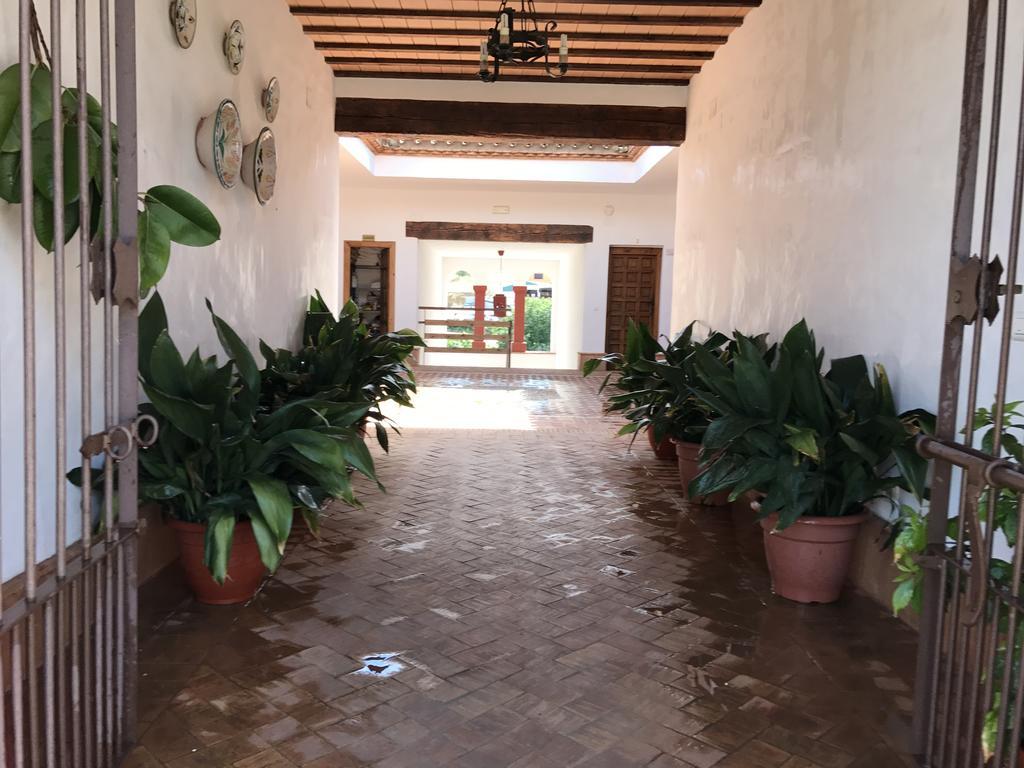 Apartamentos Turisticos - Hostal Los Alisos Aliseda Eksteriør bilde